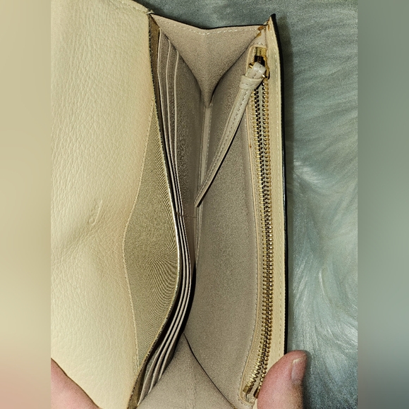 ❌SOLD❌ 🩷Chloe Alphabet Wallet🩷 - Picture 10 of 14